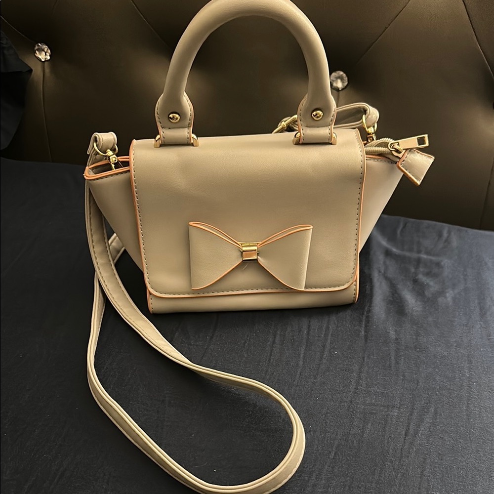 Elegant Cream Bow Accent Handbag